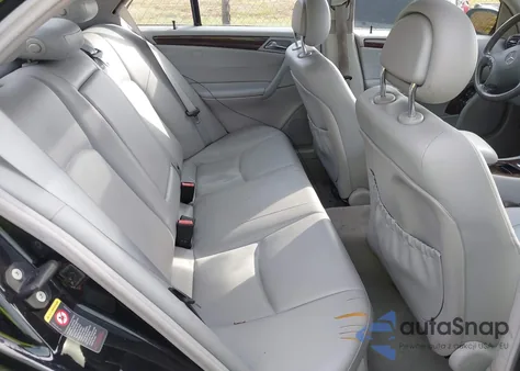 2004 Mercedes-Benz C 240 4Matic z USA, uszkodzony, nr VIN WDBRF81J24F470625